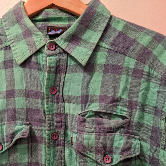 Light green/blue plaid flannel from Kavu - Picture 2 of 4